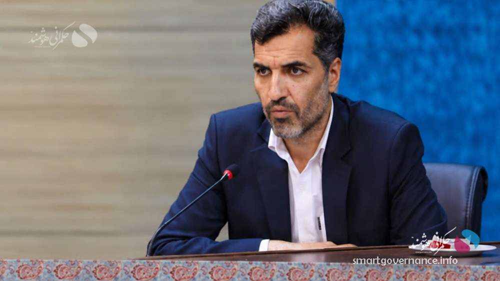 دهقانی زاده - یزد به دنبال کاهش مراجعات حضوری با اصلاح فرایندها و هوشمندسازی خدمات اداری - حکمرانی هوشمند رئیس سازمان مدیریت و برنامهریزی استان یزد با تأکید بر ضرورت تغییر رویکرد در نظام اداری گفت: مردم بیش از تعداد ساختمانها و مراکز اداری، به دنبال دریافت خدمات سریع، باکیفیت و بدون سرگردانی هستند و به همین دلیل، چابکسازی، هوشمندسازی و خدمتمحوری باید جایگزین نگاه سنتی به توسعه اداری شود.
