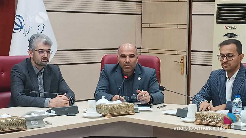 جلسه قزوین - اتصال ۵۰۰ مدرسه به فیبر نوری؛ برنامه قزوین برای توسعه زیرساختهای هوشمند - حکمرانی هوشمند به گزارش پایگاه خبری حکمرانی هوشمند، حجتالله امینی روز سهشنبه در نشست کارگروههای تخصصی هوش مصنوعی استان قزوین اظهار کرد: پس از ابلاغ قانون ملی توسعه هوش مصنوعی در شهریورماه امسال و تعیین تکالیف دستگاهها در چهار محور سیاستگذاری و حکمرانی، زیرساخت داده، توسعه سرمایه انسانی و اقتصاد کاربردی، نقشه راه بومی استان با راهبری کارگروههای تخصصی در حال تدوین نهایی است.