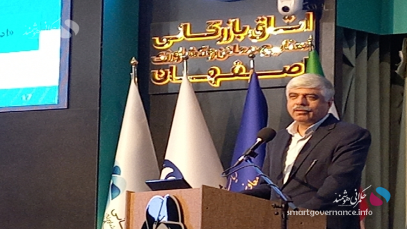 اختیاری - حکمرانی هوشمند، راه تحقق شهر دانش و حل مشکلات شهری است - حکمرانی هوشمند به گزارش پایگاه خبری حکمرانی هوشمند، اسفندیار اختیاری در نشستی با محوریت توسعه شهرهای دانش‌بنیان در اصفهان گفت: «امروز باید نگاه خود را به شهر و شیوه اداره آن تغییر دهیم؛ چراکه بسیاری از مسائل و چالش‌های موجود، از کمبود منابع آب و آلودگی هوا گرفته تا مشکلات نظام اداری، با روش‌های سنتی قابل حل نیستند و نیازمند رویکردی مبتنی بر دانش و نوآوری هستند.»