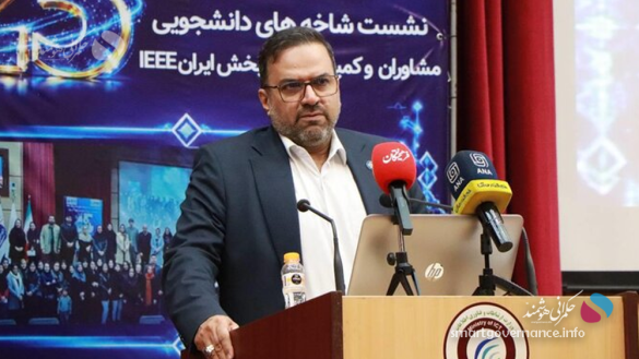 معاون فناوری1 - هشدار درباره خروج داده‌های حیاتی کشور؛ تأکید بر بومی‌سازی هوش مصنوعی - حکمرانی هوشمند رئیس پژوهشگاه ارتباطات و فناوری اطلاعات با تأکید بر نقش روزافزون هوش مصنوعی در تصمیم‌گیری‌های کلان، این فناوری را یکی از عناصر تعیین‌کننده در ساختار حکمرانی آینده کشور دانست و بر ضرورت بومی‌سازی، حفاظت از داده‌های حیاتی و حمایت از نخبگان جوان برای تبدیل ایده‌های پژوهشی به محصولات قابل عرضه در بازار تأکید کرد.